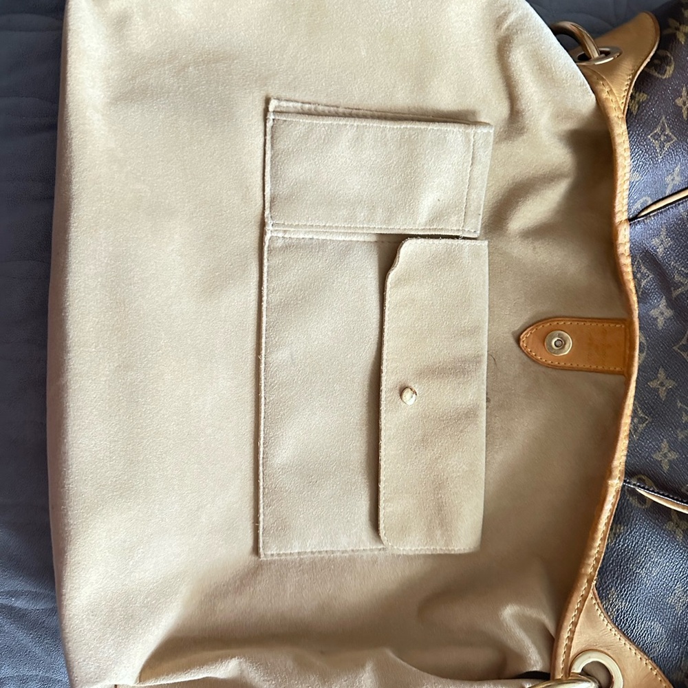 Louis Vuitton Galliera GM- discontinued bag - Picture 11 of 13